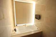 Toilet Kamar The Wangsa Hotel and Villas Benoa