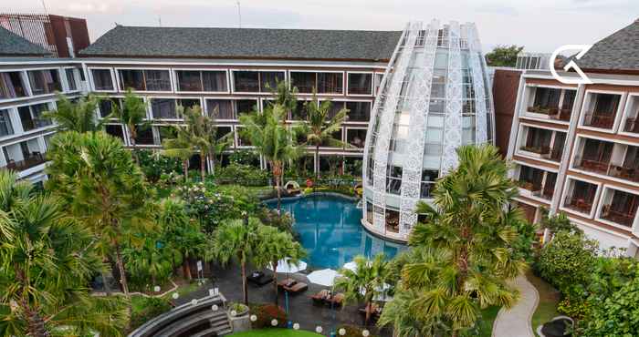 Swimming Pool Golden Tulip Jineng Resort Bali