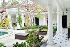 Exterior Omatha Village