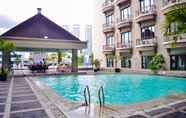 Hồ bơi 2 Mega Anggrek Hotel Jakarta Slipi