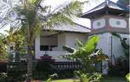 Luar Bangunan 7 Villa Senyum