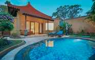 Swimming Pool 4 Parigata Villas Resort