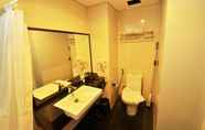 Toilet Kamar 5 Ping Hotel