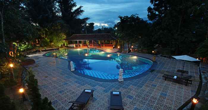 Kolam Renang Green Tropical Village Hotel and Resort