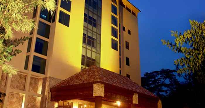 Luar Bangunan Harmoni Suites Hotel