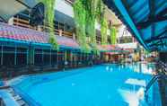 Swimming Pool 7 Hotel Karthi