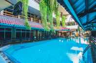 Swimming Pool Hotel Karthi