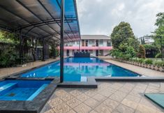 Hồ bơi 5 Capital O 2066 Narima Hotel