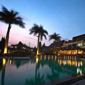Swimming Pool 1 Puteri Gunung Hotel, Lembang Grand Mosque Hotels