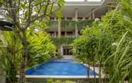 Swimming Pool 4 Pondok Anyar Hotel