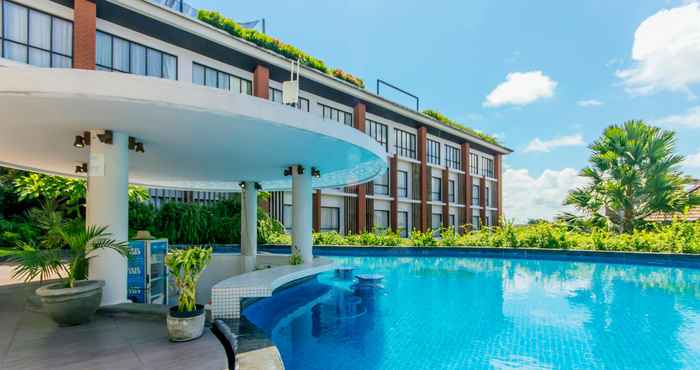 สระว่ายน้ำ ION Bali Benoa Hotel