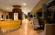 Lobby 5 ASTON Bellevue Radio Dalam