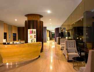 Lobby 2 ASTON Bellevue Radio Dalam