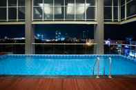 Swimming Pool ASTON Bellevue Radio Dalam