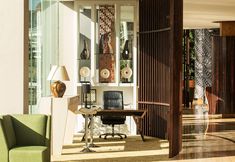 Lobby 3 Aston Bellevue Radio Dalam