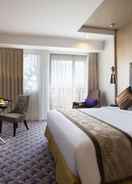 BEDROOM ASTON Bellevue Radio Dalam