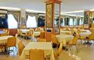 Restaurant 7 Plaza Hotel Harco Mangga Dua