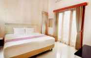 Kamar Tidur 7 Batikan De Ville Guesthouse (3 Rooms)