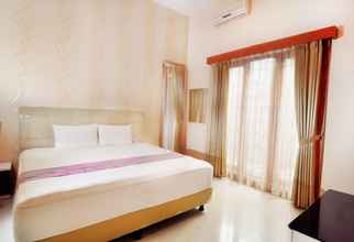 Kamar Tidur 4 Batikan De Ville Guesthouse (3 Rooms)