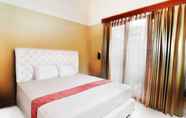 Bedroom 3 Batikan De Ville Guesthouse (3 Rooms)