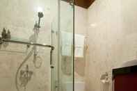 In-room Bathroom Villa Mulyono