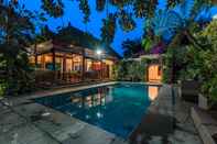 Swimming Pool Villa Mulyono