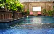 Swimming Pool 2 Waringin Homestay