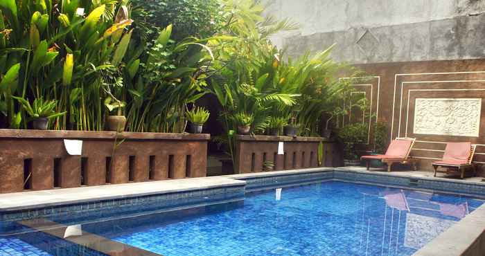 Kolam Renang Waringin Homestay