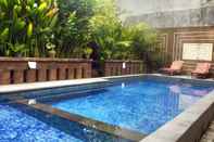 Kolam Renang Waringin Homestay