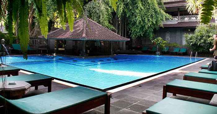 Kolam Renang Puri Bambu Hotel