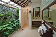 In-room Bathroom Alam Sari Resort and Spa
