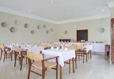 Restaurant 5 Seminyak Lagoon All Suites Hotel