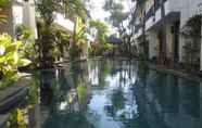 Kolam Renang 3 Seminyak Townhouse Bali