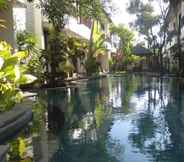 สระว่ายน้ำ 3 Seminyak Townhouse Bali