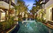 สระว่ายน้ำ 6 Seminyak Townhouse Bali