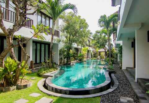 สระว่ายน้ำ Seminyak Townhouse Bali