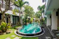 สระว่ายน้ำ Seminyak Townhouse Bali