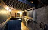 In-room Bathroom 6 Pondok Pitaya Hotel