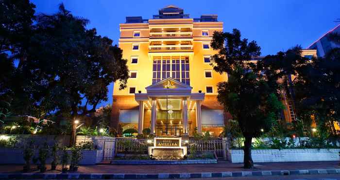 Bên ngoài Ambhara Hotel