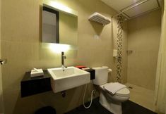 In-room Bathroom 6 D Hotel Jakarta