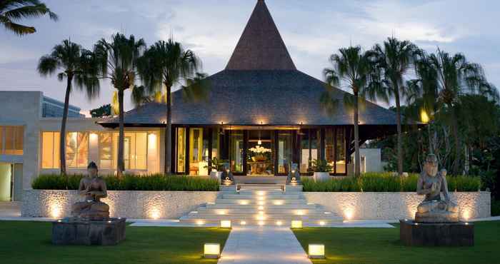 Lobi The Royal Santrian Luxury Beach Villas