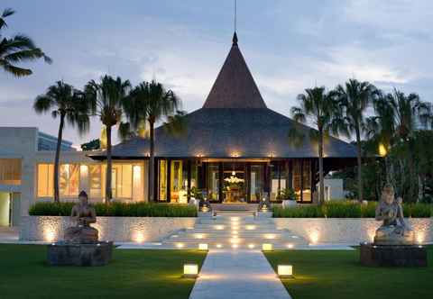 Lobi The Royal Santrian Luxury Beach Villas