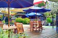 Bar, Kafe dan Lounge The Jhons Cianjur Aquatic Resort 