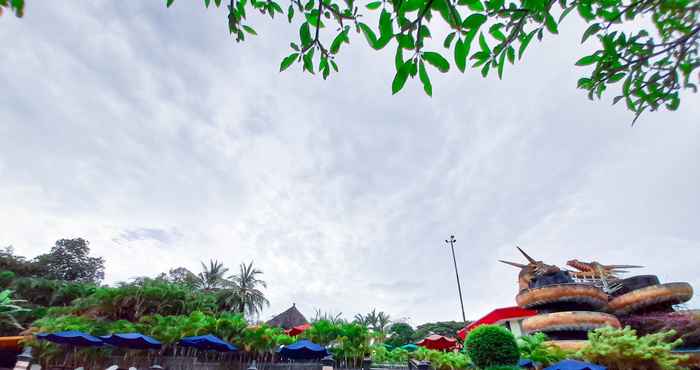 สระว่ายน้ำ The Jhons Cianjur Aquatic Resort 