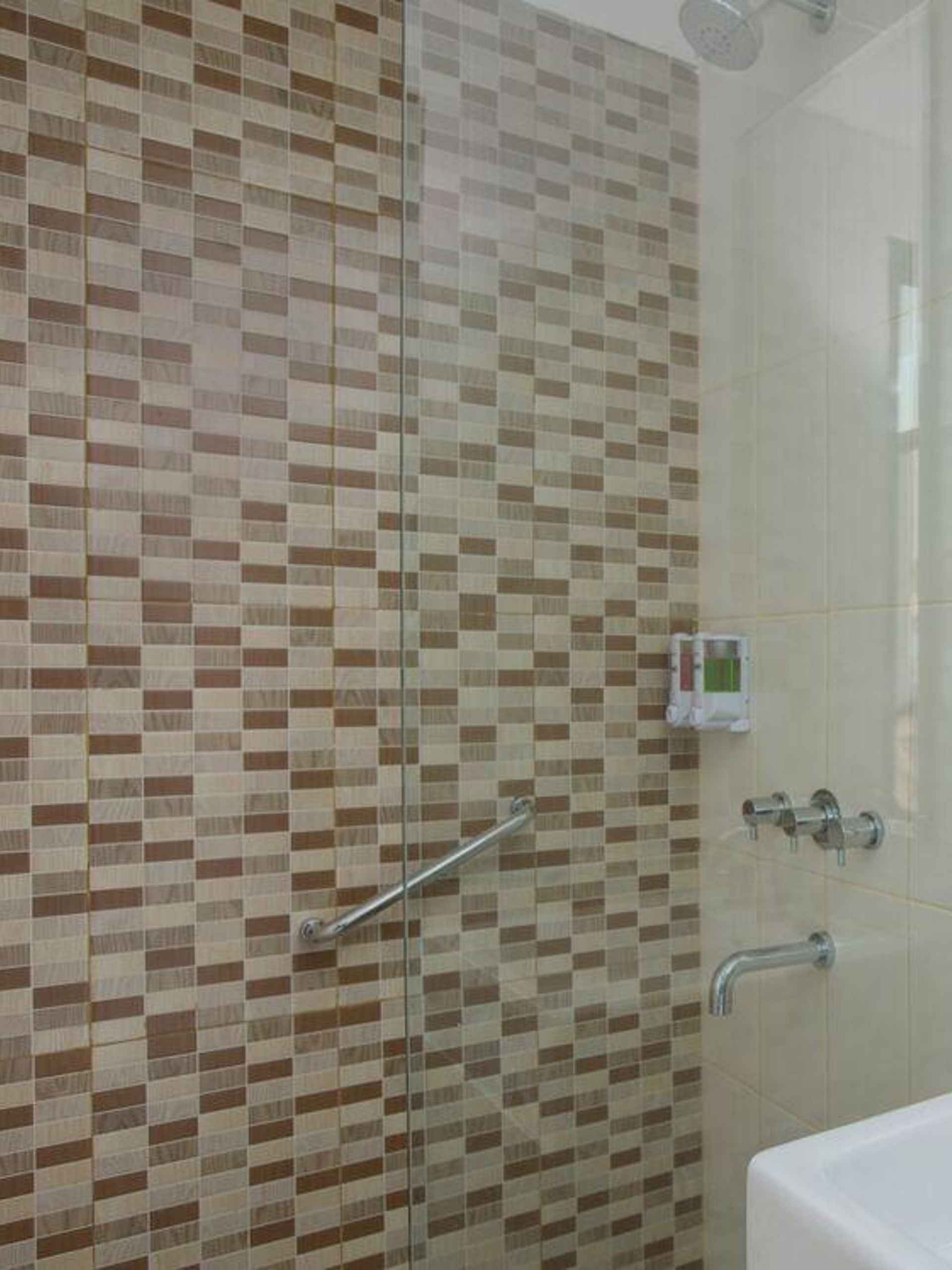In-room Bathroom Amaris Hotel Madiun