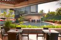 สระว่ายน้ำ Gran Melia Jakarta