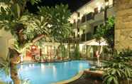 สระว่ายน้ำ 7 Manggar Indonesia Hotel