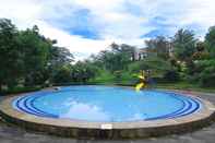Swimming Pool Braja Mustika Hotel