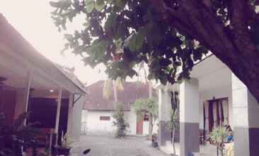 Bên ngoài 4 Swandewi Homestay