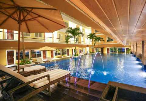 Kolam Renang Sylvia Hotel Premier